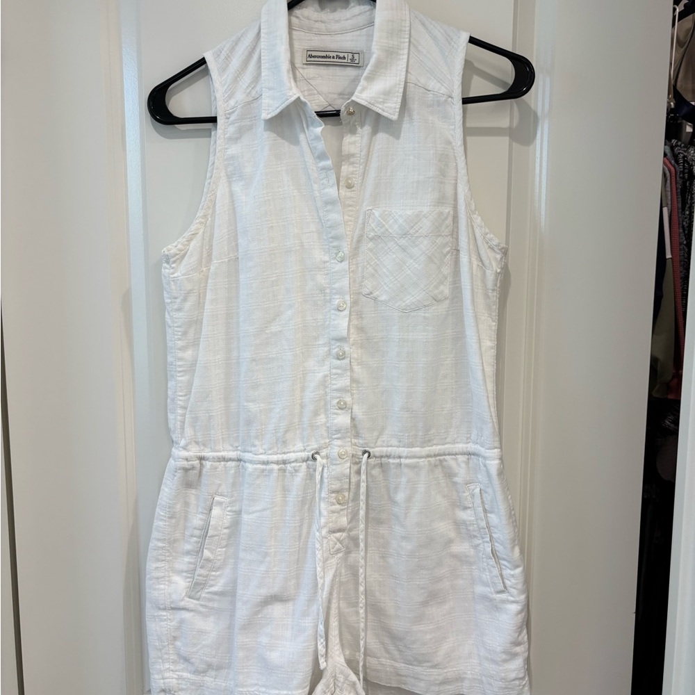 NWOT - Abercrombie & Fitch White Sleeveless Romper